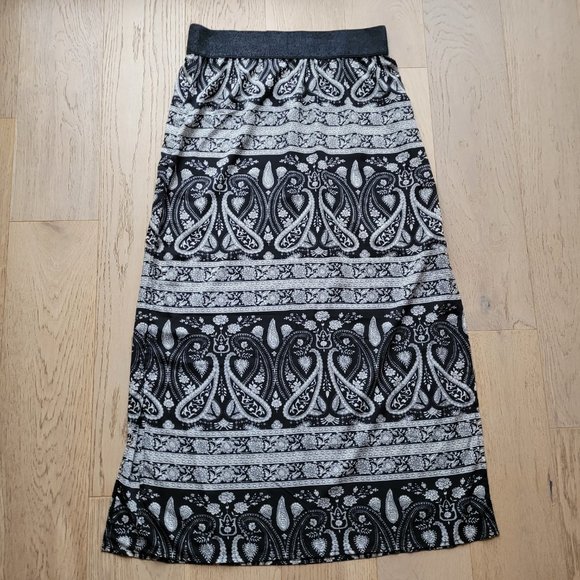 Dresses & Skirts - Very comfortable Dex Skirt w/ wide elastic waist paisley print in black & cream